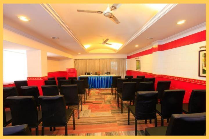 Super Townhouse Malabar Illam Hotel Kochi Екстериор снимка